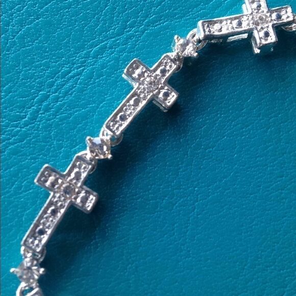 Cross Bracelet silver tone bling - Picture 3 of 3